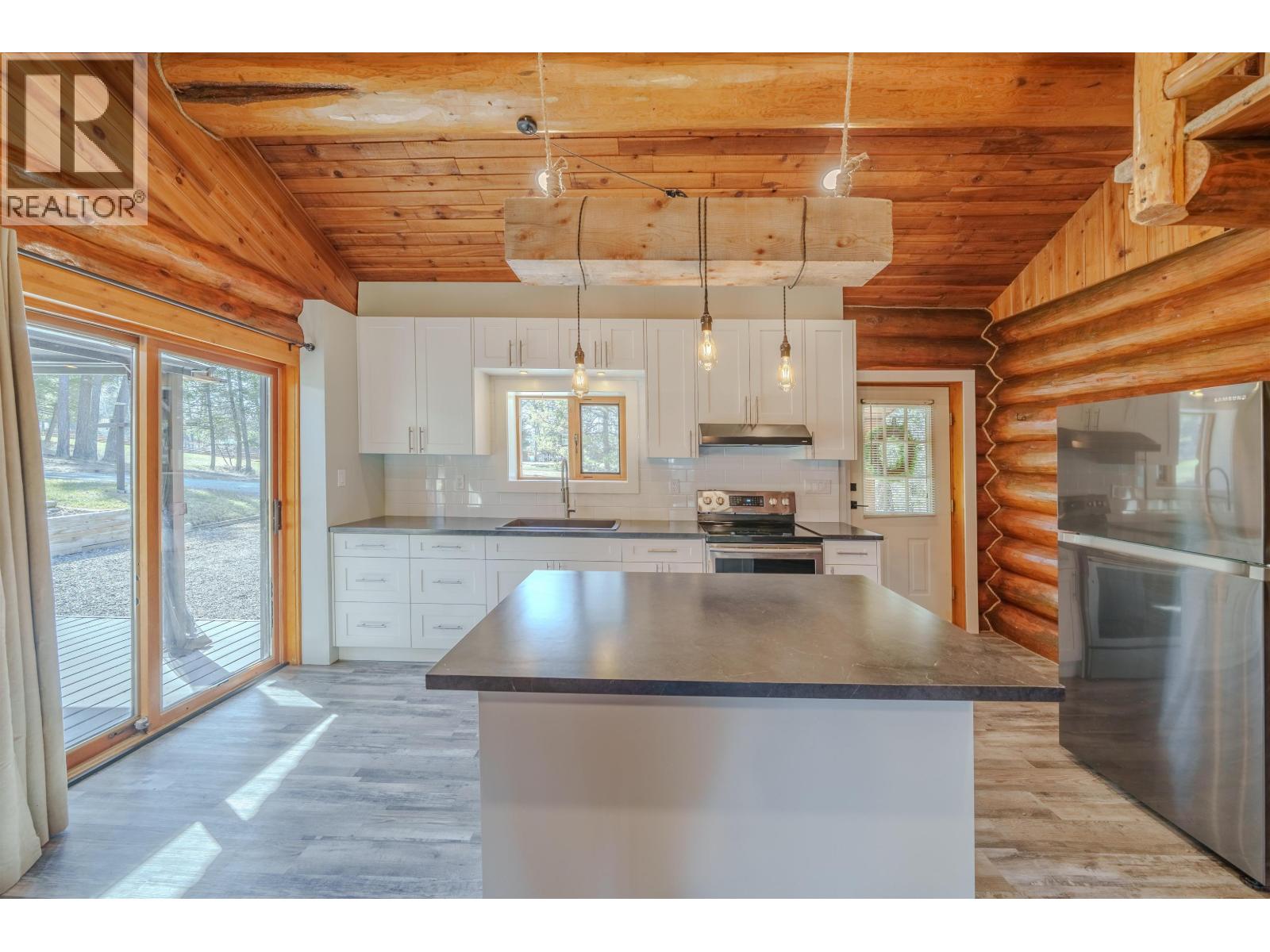 5231 Davis Road, 108 Mile Ranch, British Columbia V0K 2Z0 - Photo 8 - R3054455