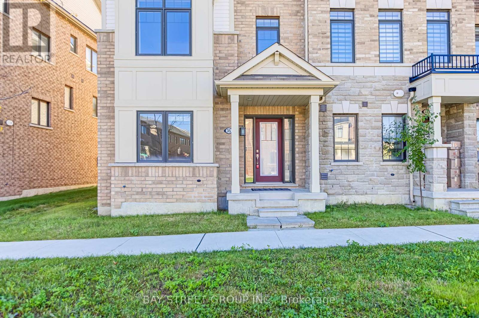 35 George Peach Avenue, Markham, Ontario  L6C 0Z2 - Photo 3 - N12425074
