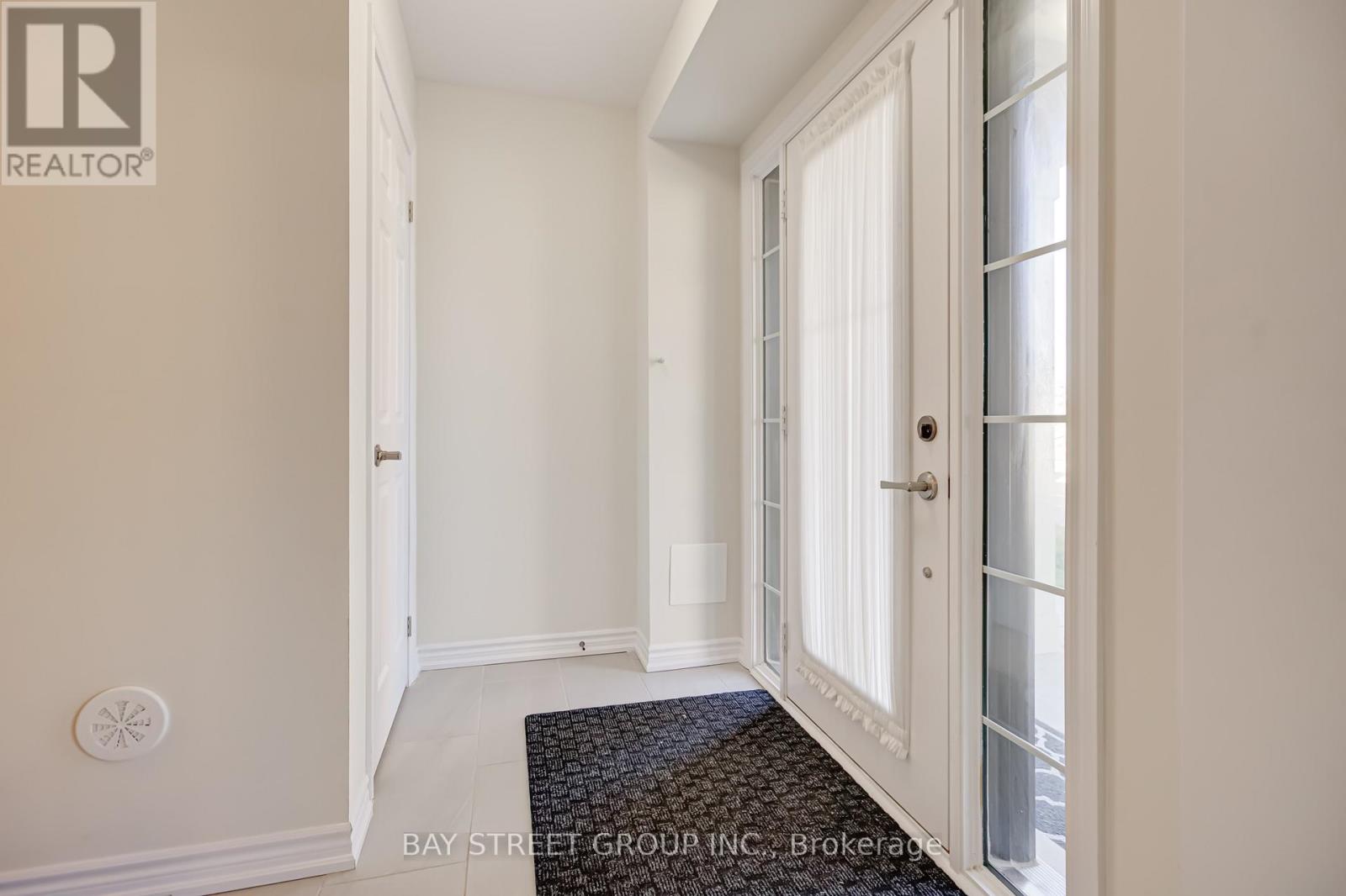 35 George Peach Avenue, Markham, Ontario  L6C 0Z2 - Photo 4 - N12425074