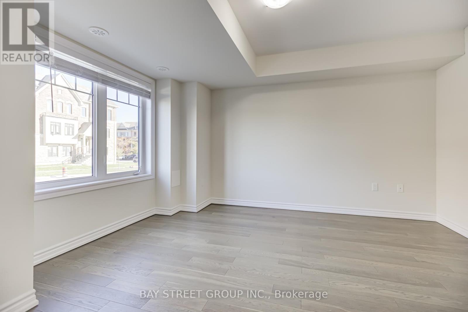 35 George Peach Avenue, Markham, Ontario  L6C 0Z2 - Photo 6 - N12425074