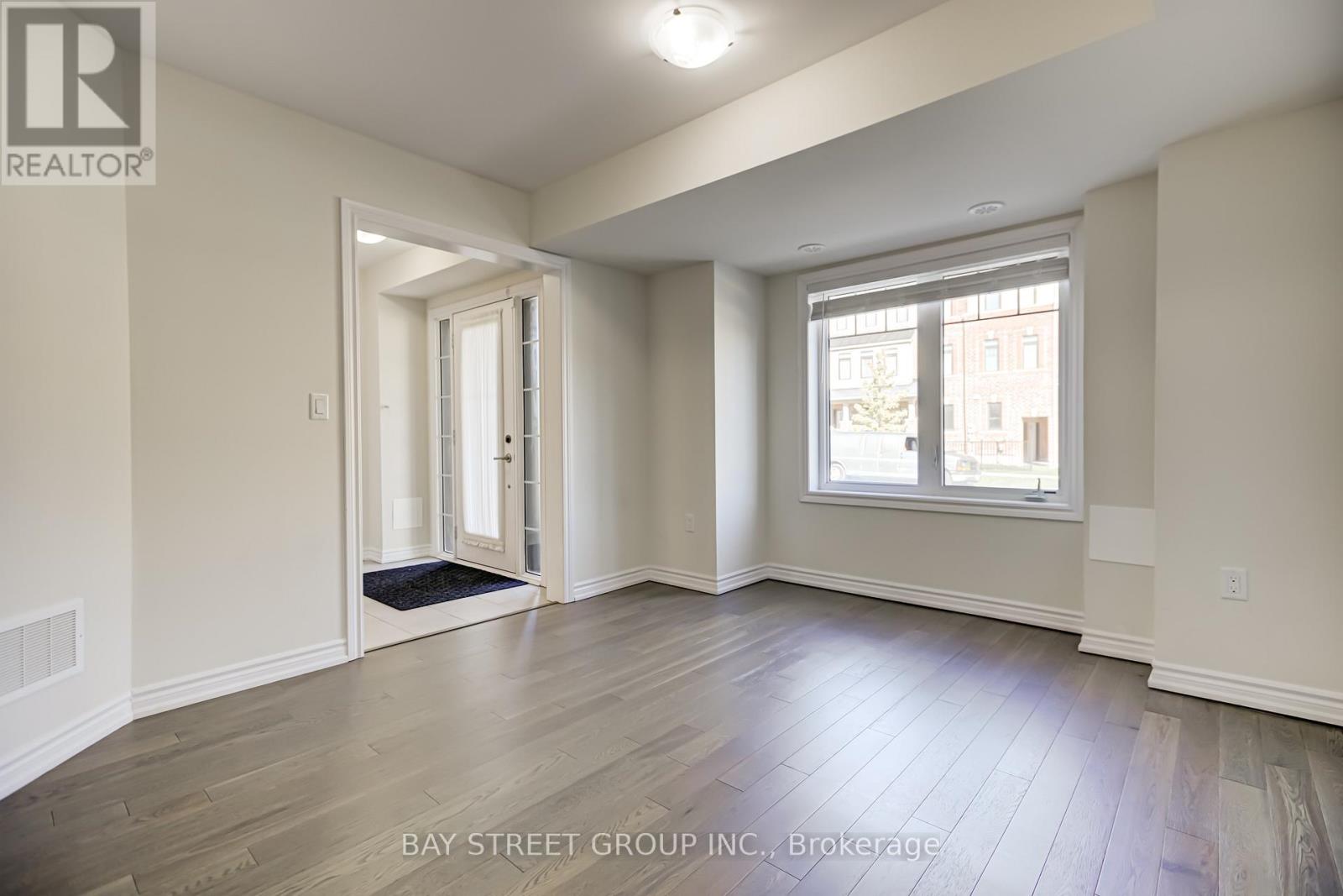 35 George Peach Avenue, Markham, Ontario  L6C 0Z2 - Photo 7 - N12425074