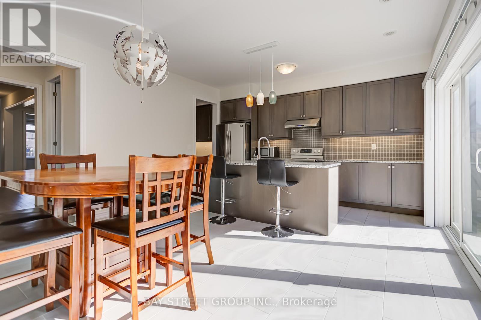 35 George Peach Avenue, Markham, Ontario  L6C 0Z2 - Photo 9 - N12425074