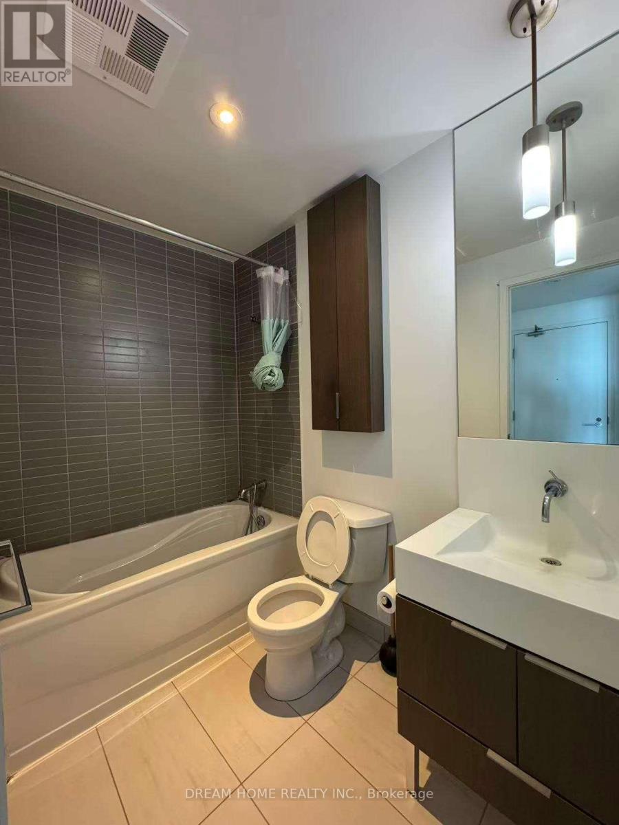 3209 - 110 Charles Street E, Toronto, Ontario  M4Y 1T5 - Photo 8 - C12439018