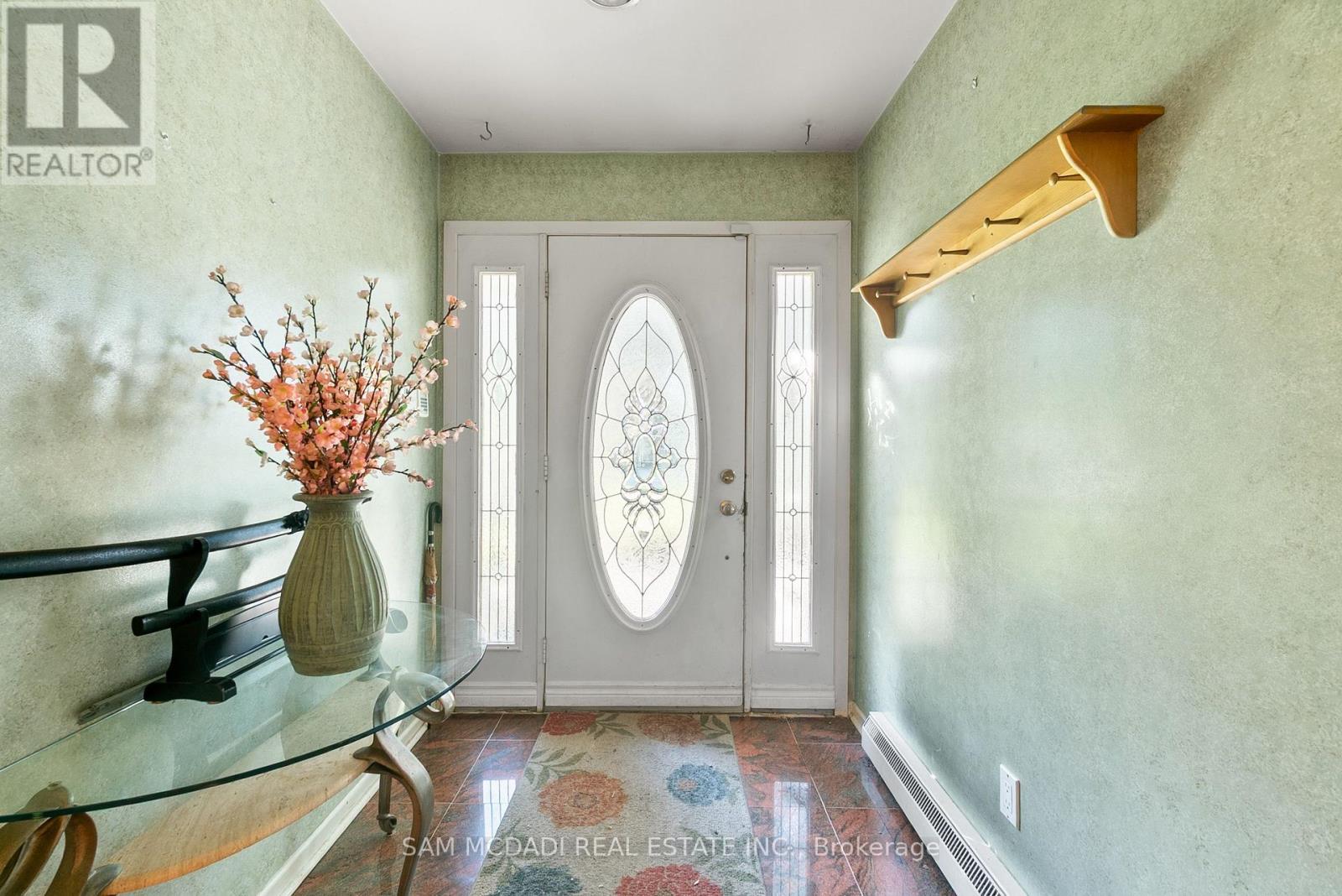 610 Kedleston Way, Mississauga, Ontario  L5H 1Y5 - Photo 11 - W12439019