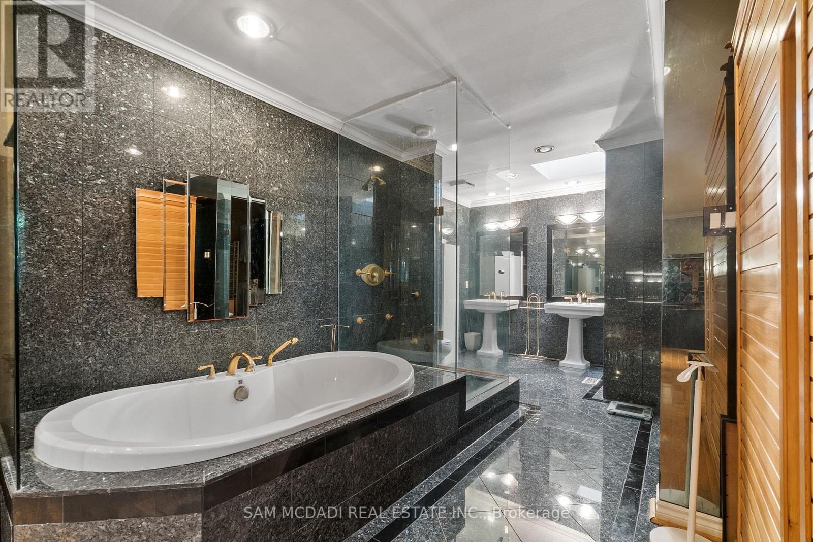 610 Kedleston Way, Mississauga, Ontario  L5H 1Y5 - Photo 25 - W12439019