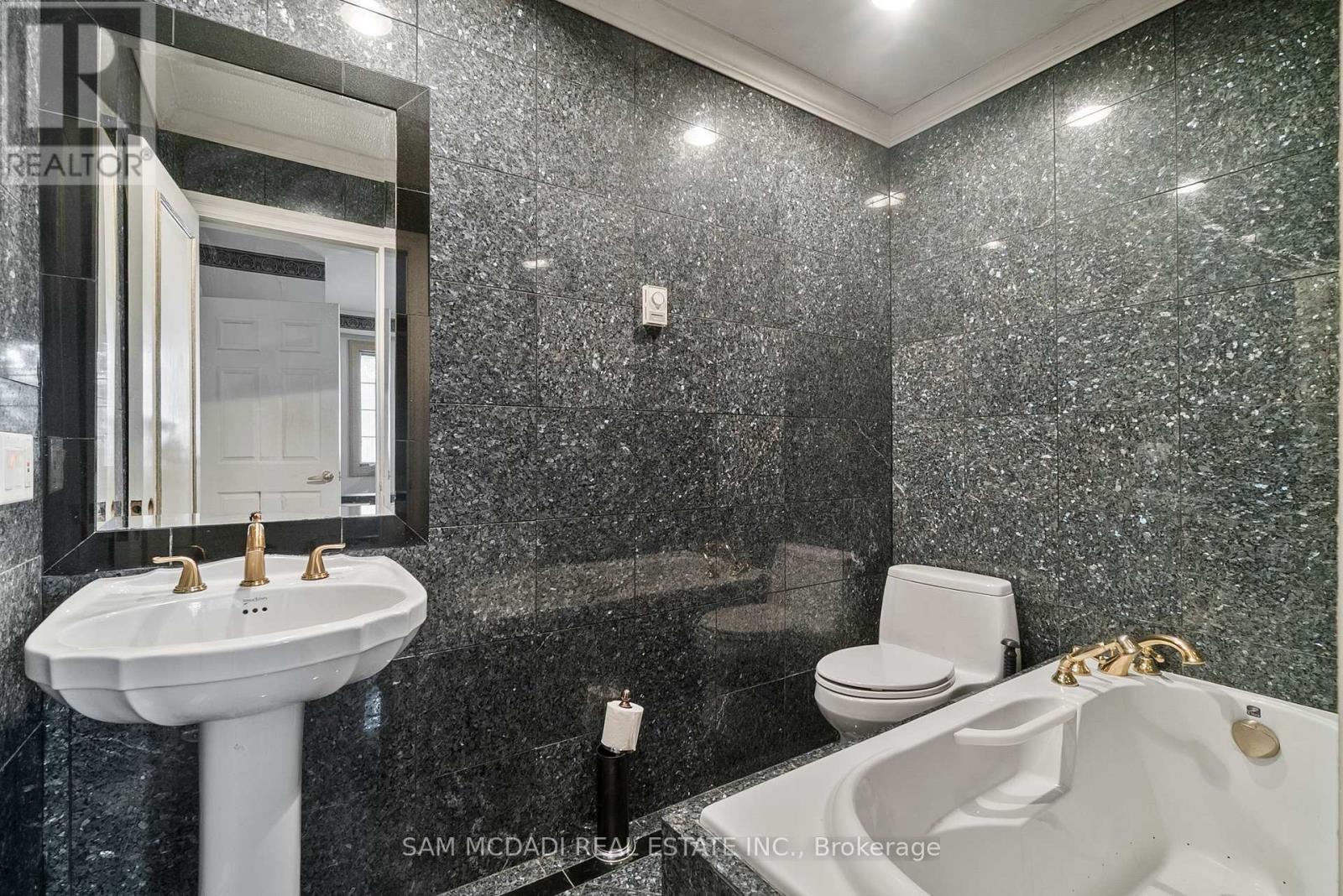 610 Kedleston Way, Mississauga, Ontario  L5H 1Y5 - Photo 28 - W12439019
