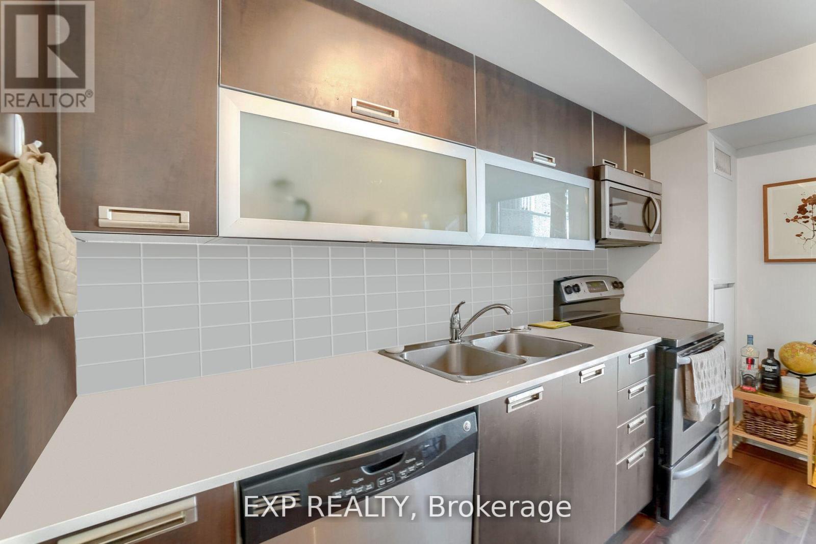308 - 28 Ted Rogers Way, Toronto, Ontario  M4Y 2W7 - Photo 10 - C12439027