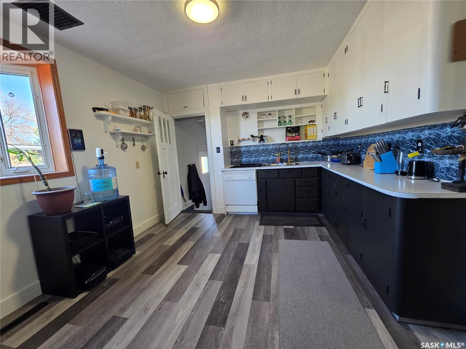 210 2nd Street S, Cabri, Saskatchewan  S0N 0J0 - Photo 10 - SK019865