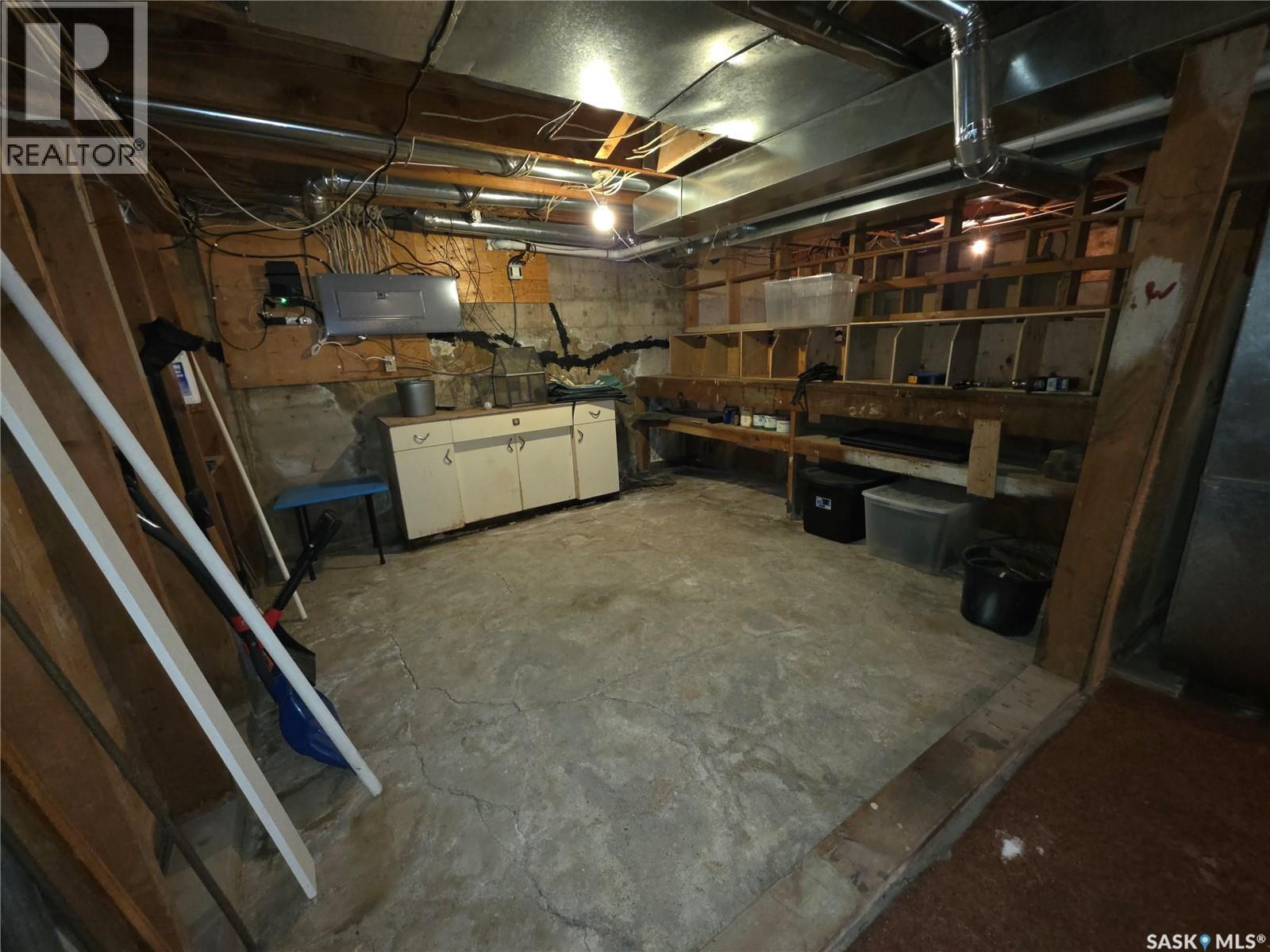 210 2nd Street S, Cabri, Saskatchewan  S0N 0J0 - Photo 32 - SK019865