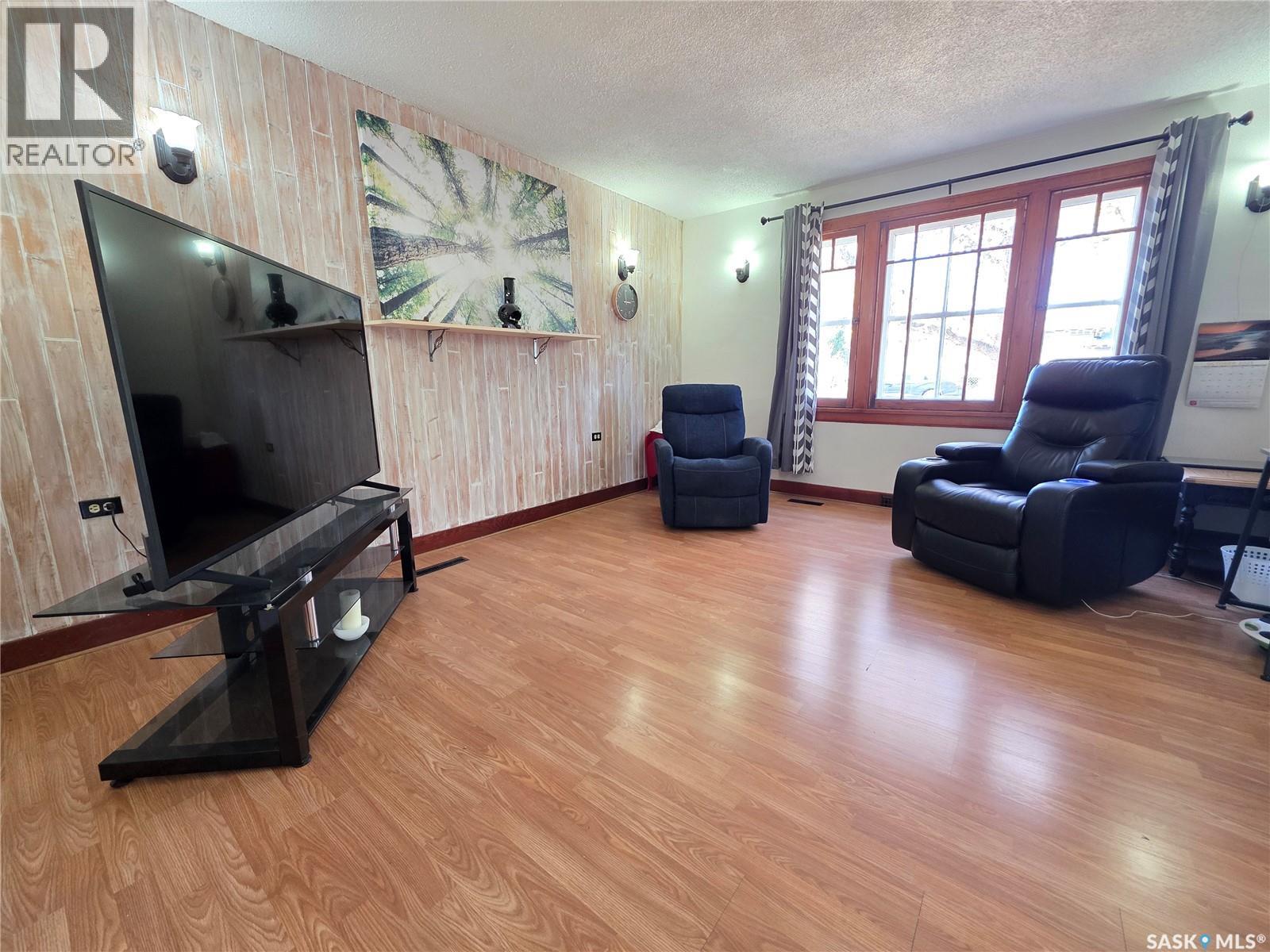 210 2nd Street S, Cabri, Saskatchewan  S0N 0J0 - Photo 4 - SK019865