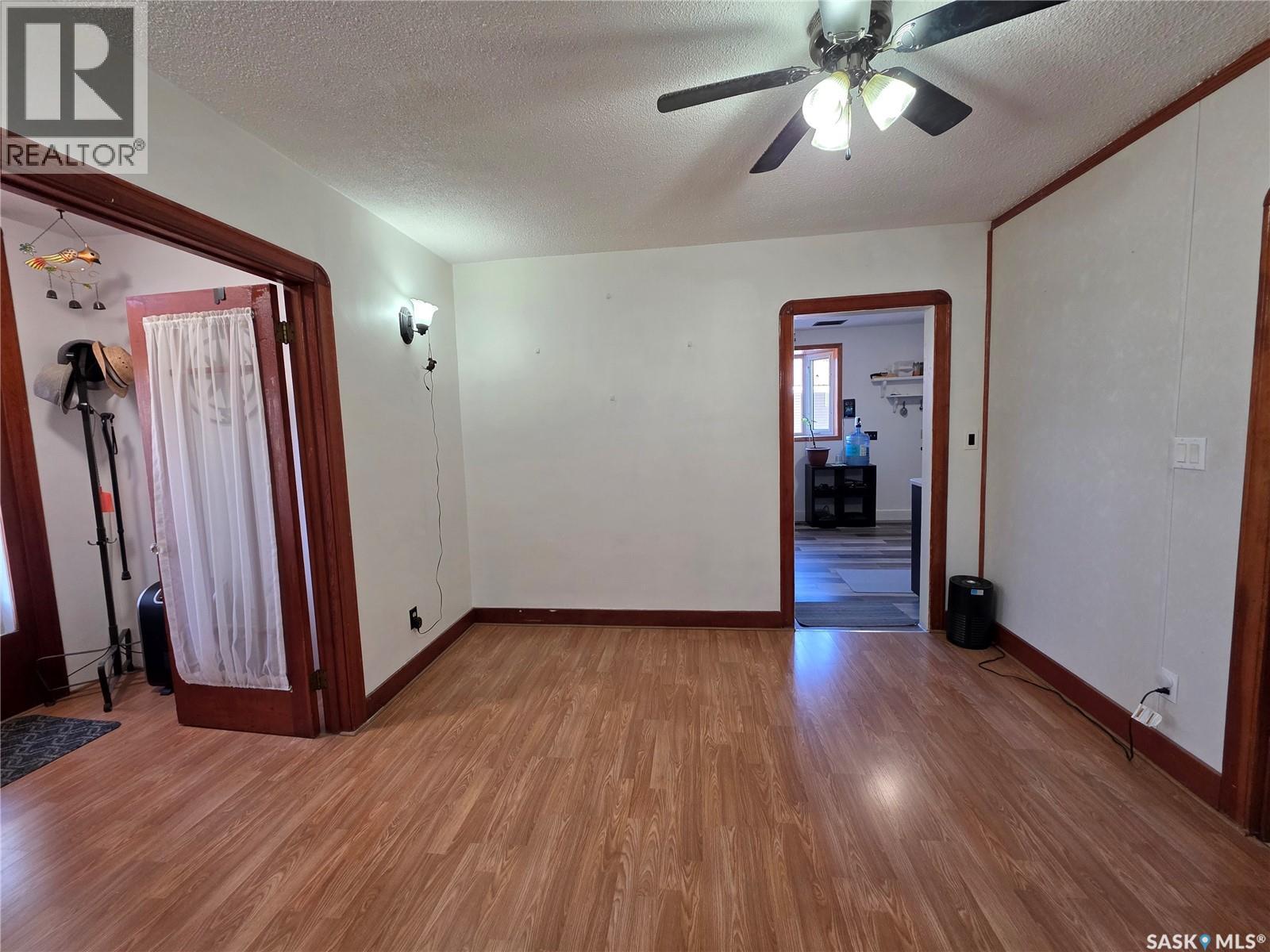 210 2nd Street S, Cabri, Saskatchewan  S0N 0J0 - Photo 6 - SK019865