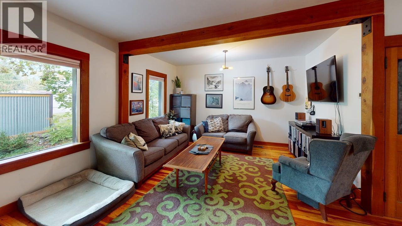 2190 Butte Street, Rossland, British Columbia  V0G 1Y0 - Photo 11 - 10364357