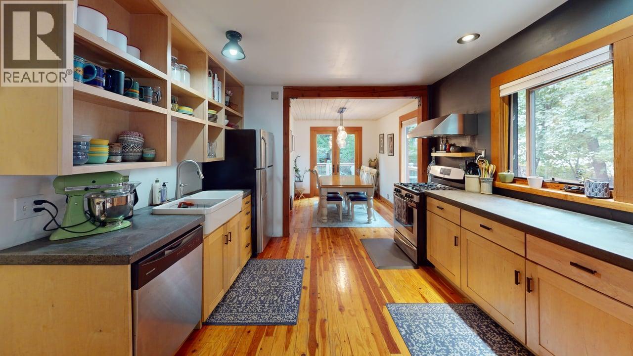 2190 Butte Street, Rossland, British Columbia  V0G 1Y0 - Photo 19 - 10364357