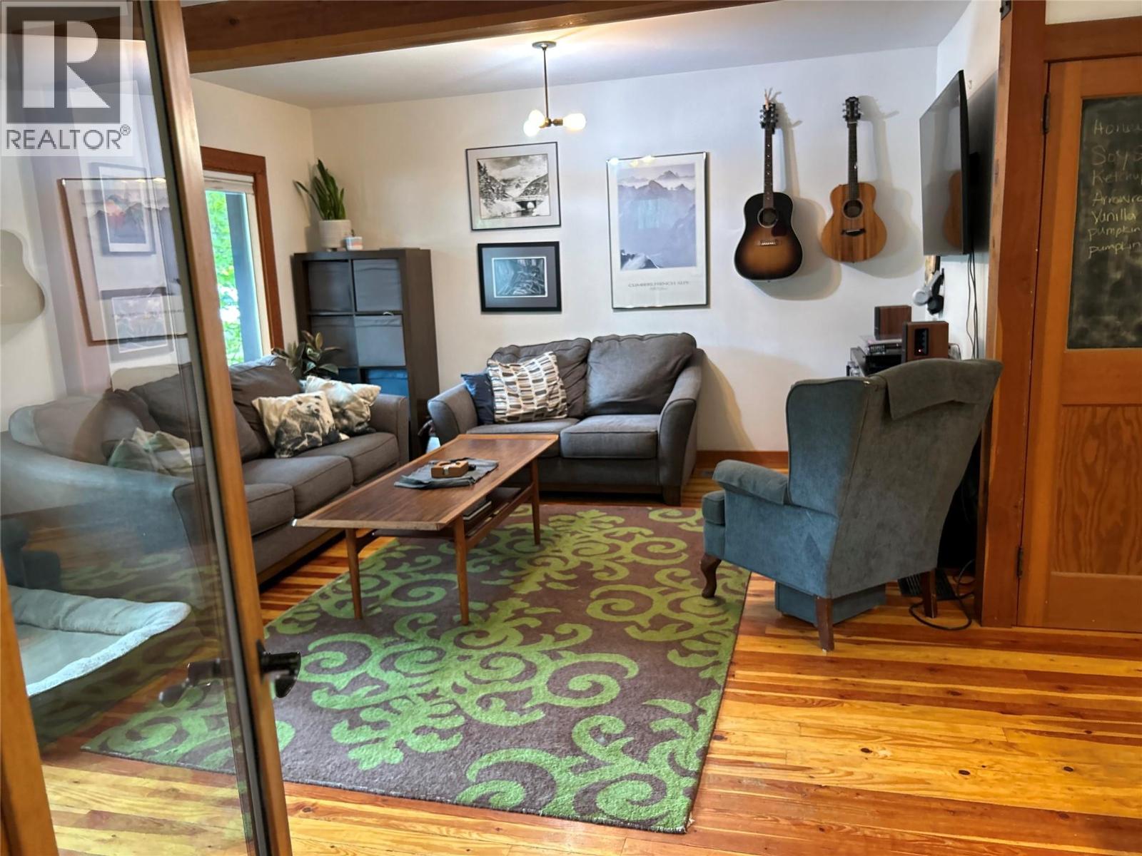 2190 Butte Street, Rossland, British Columbia  V0G 1Y0 - Photo 10 - 10364357