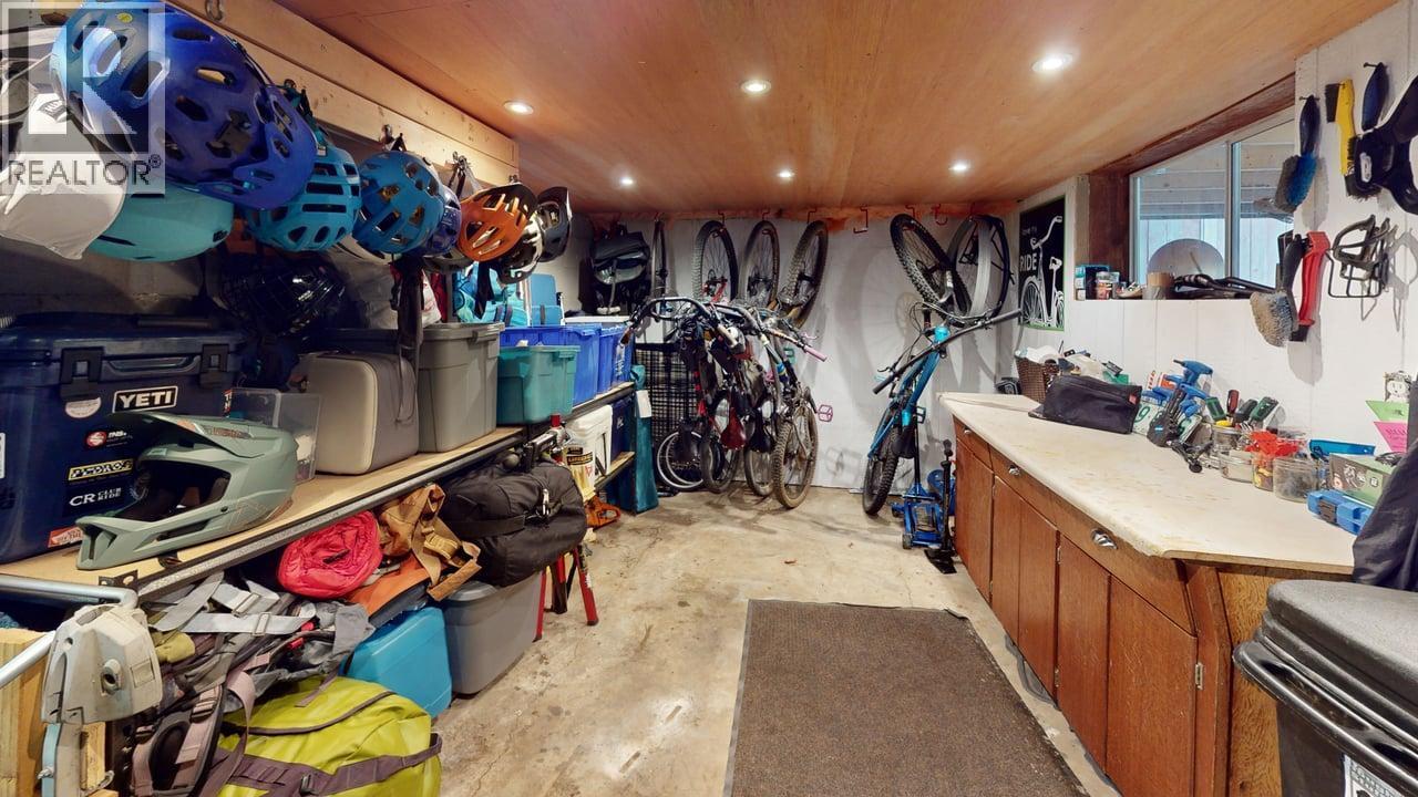 2190 Butte Street, Rossland, British Columbia  V0G 1Y0 - Photo 37 - 10364357