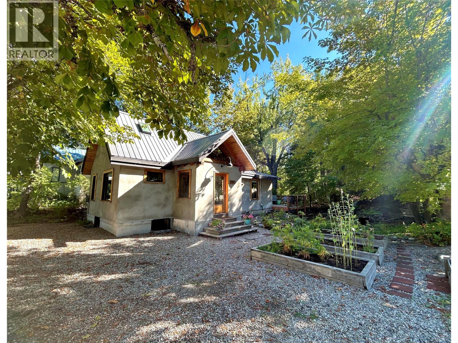 2190 Butte Street, Rossland, British Columbia  V0G 1Y0 - Photo 3 - 10364357