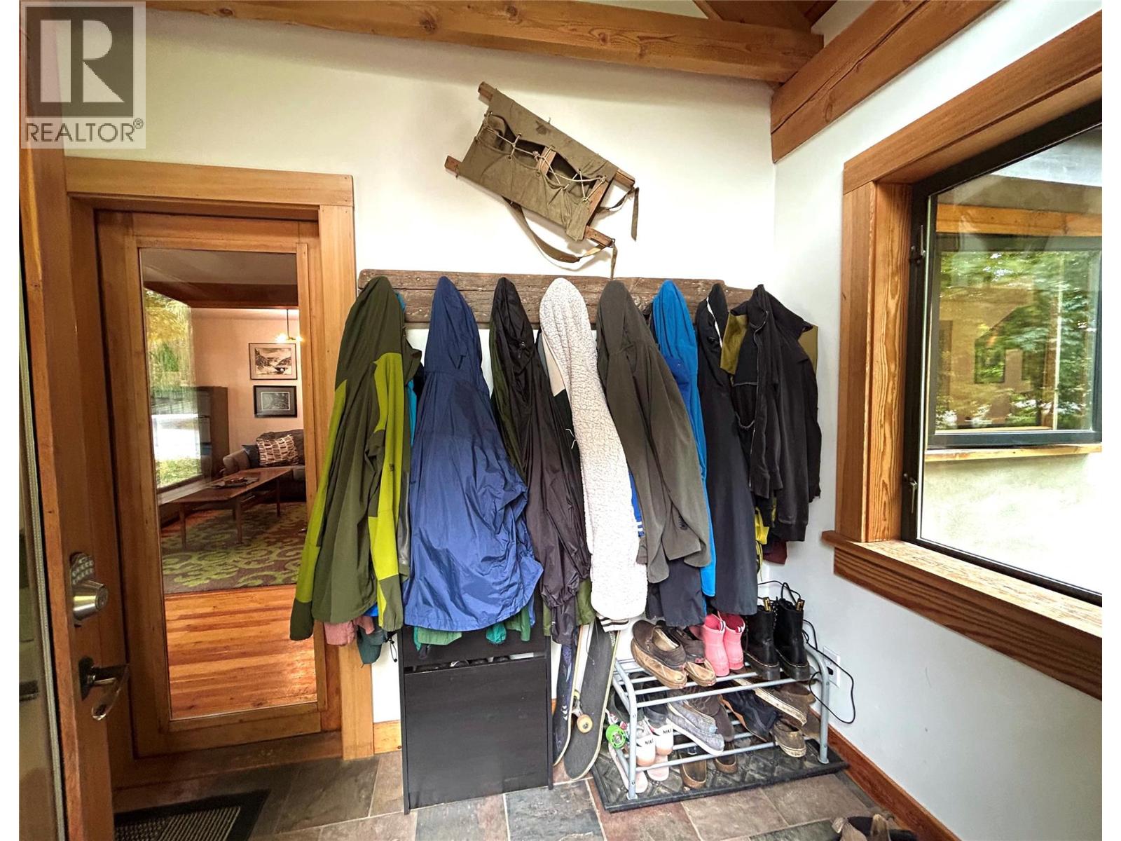2190 Butte Street, Rossland, British Columbia  V0G 1Y0 - Photo 9 - 10364357
