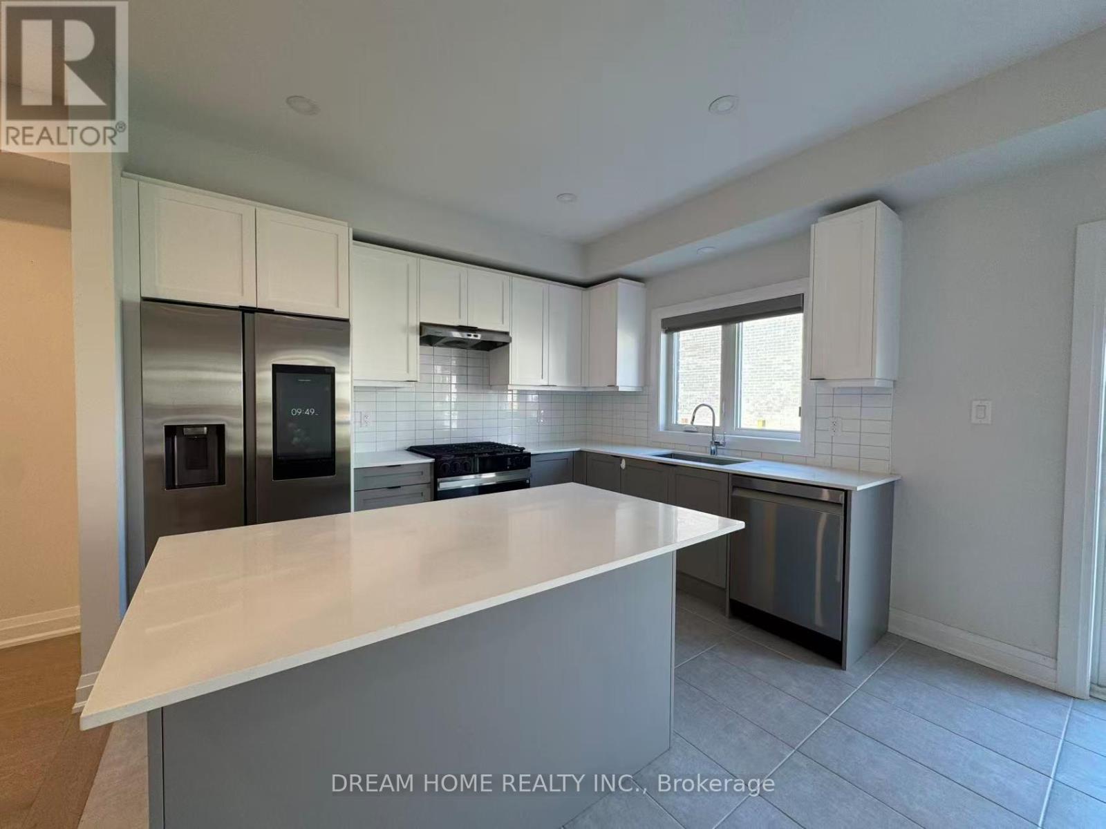138 Seguin Street, Richmond Hill, Ontario  L4E 1N2 - Photo 3 - N12439043