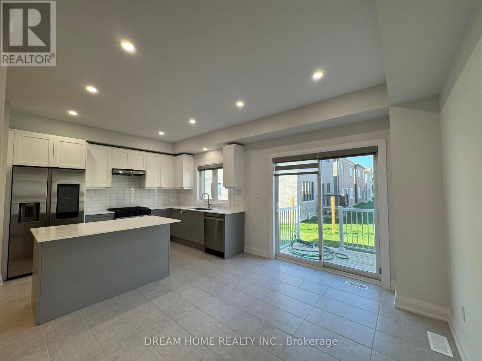 138 Seguin Street, Richmond Hill, Ontario  L4E 1N2 - Photo 5 - N12439043