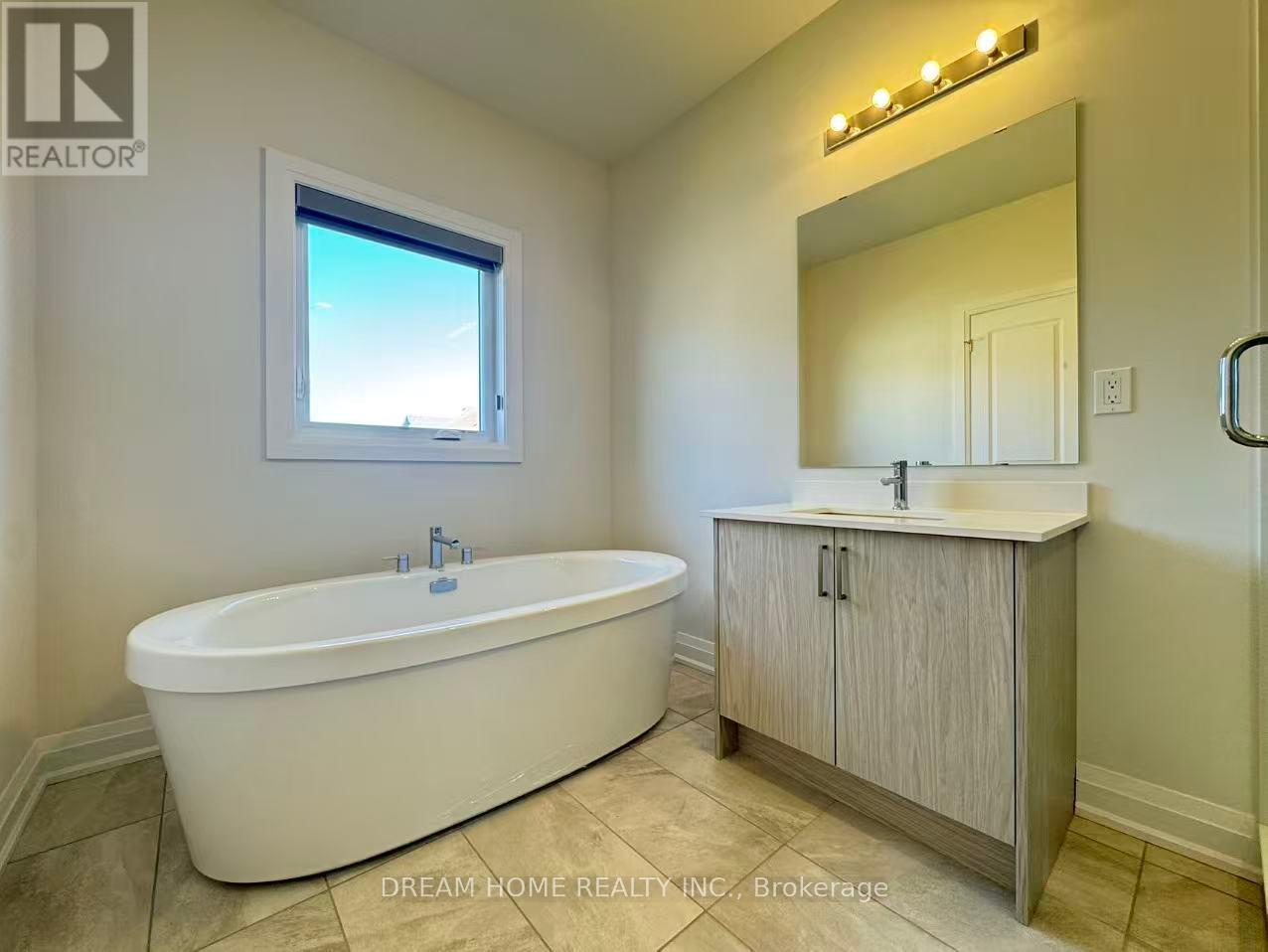 138 Seguin Street, Richmond Hill, Ontario  L4E 1N2 - Photo 8 - N12439043