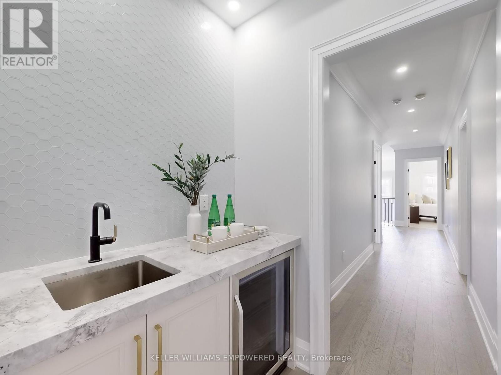 266 Touch Gold Crescent, Aurora, Ontario  L4G 3X5 - Photo 33 - N12439047