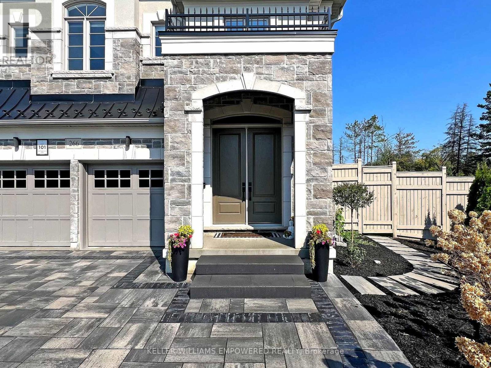 266 Touch Gold Crescent, Aurora, Ontario  L4G 3X5 - Photo 5 - N12439047