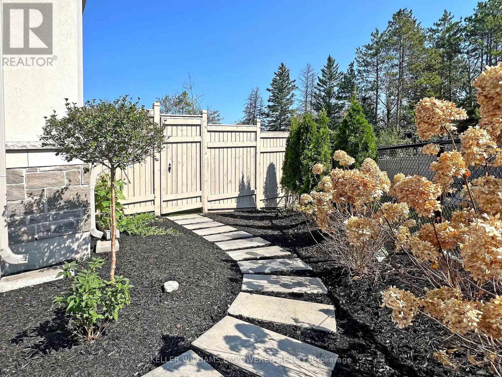 266 Touch Gold Crescent, Aurora, Ontario  L4G 3X5 - Photo 6 - N12439047