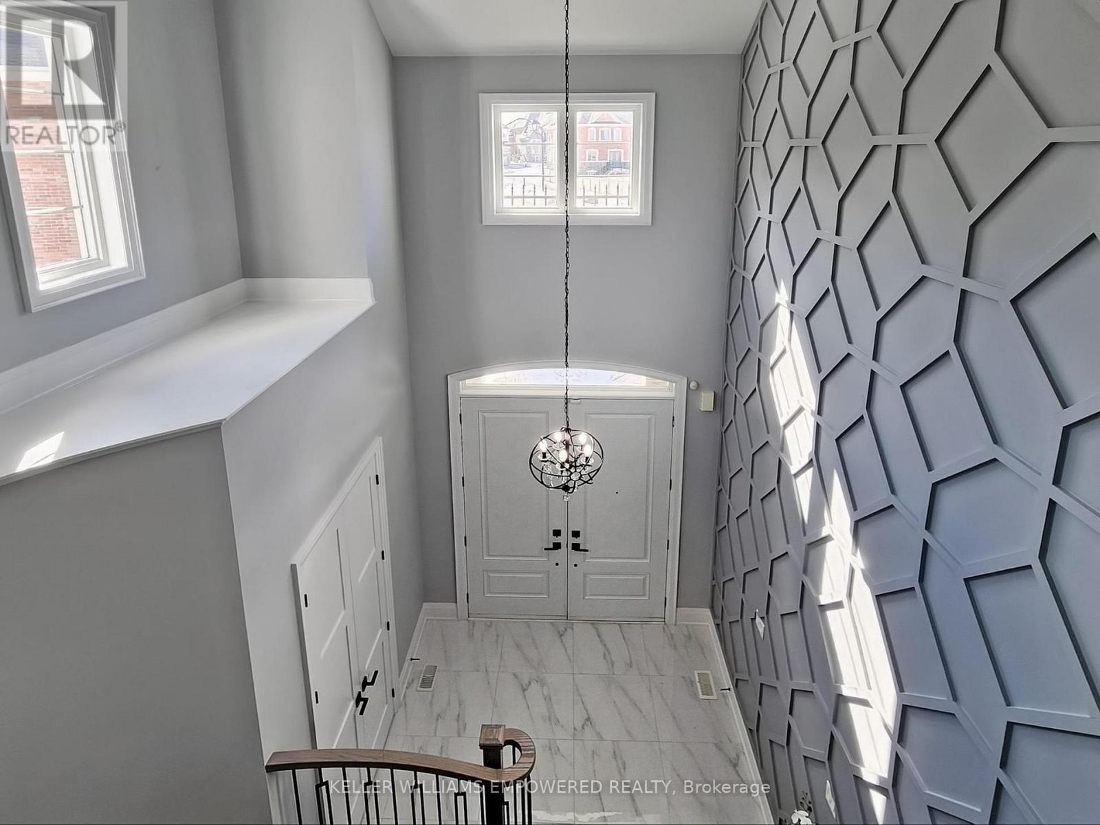 266 Touch Gold Crescent, Aurora, Ontario  L4G 3X5 - Photo 8 - N12439047