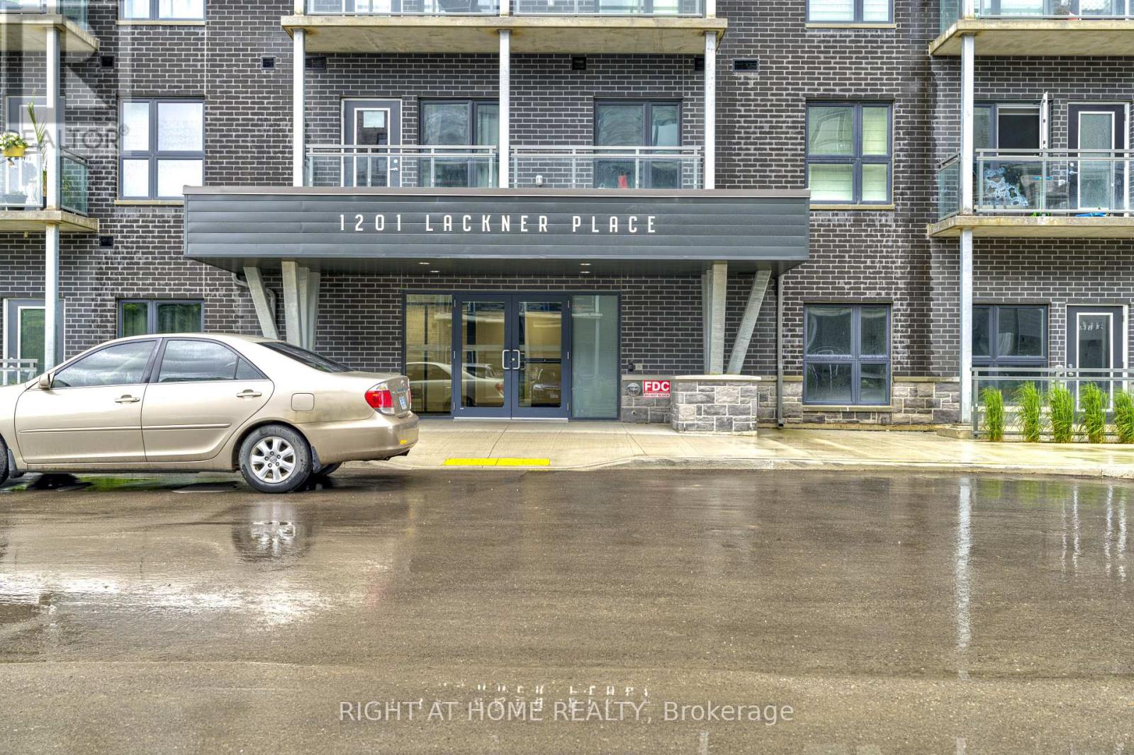 304 - 1201 Lackner Place, Kitchener, Ontario  N2A 4G3 - Photo 11 - X12432294