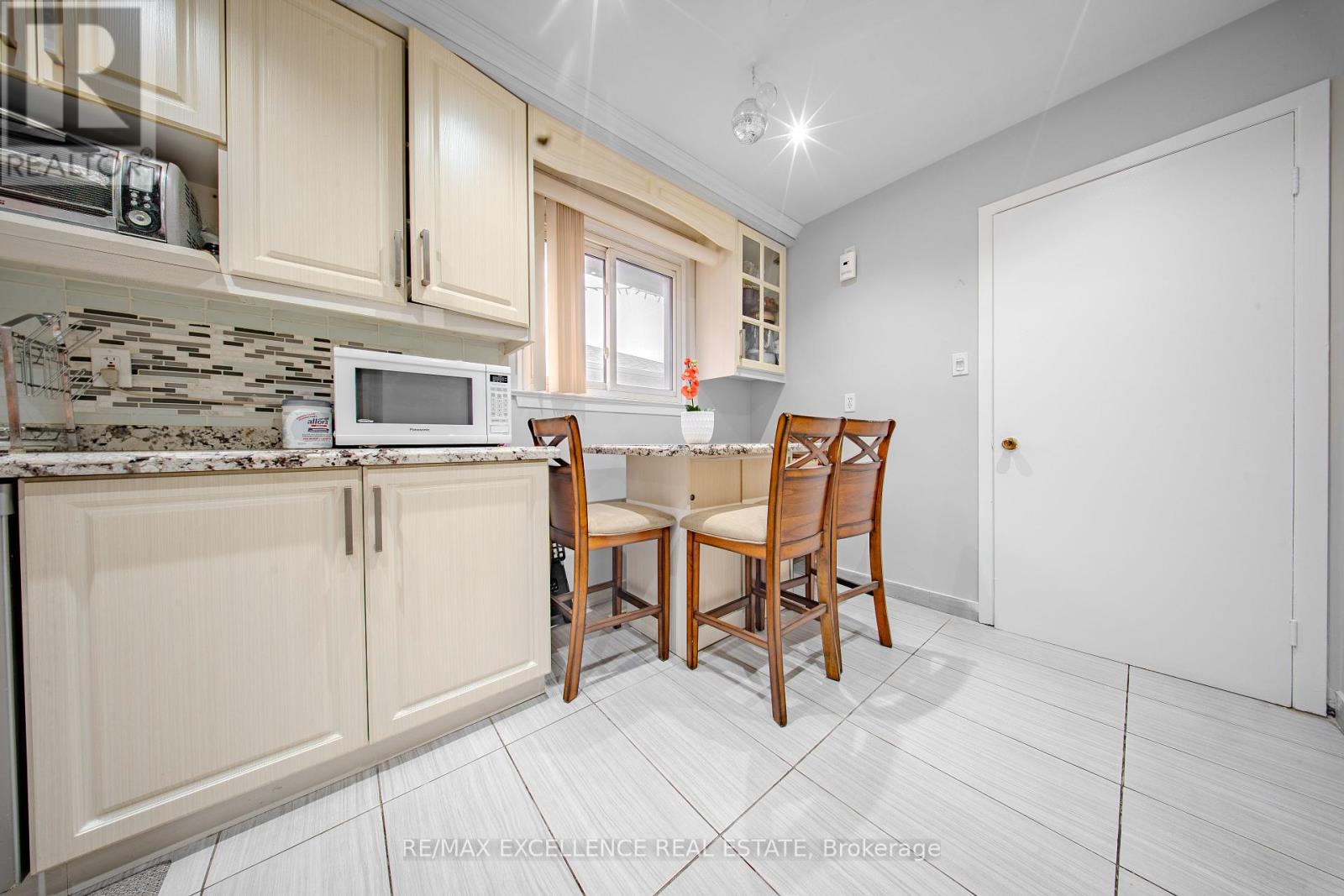 7246 Reindeer Drive, Mississauga, Ontario  L4T 2M7 - Photo 10 - W12434182
