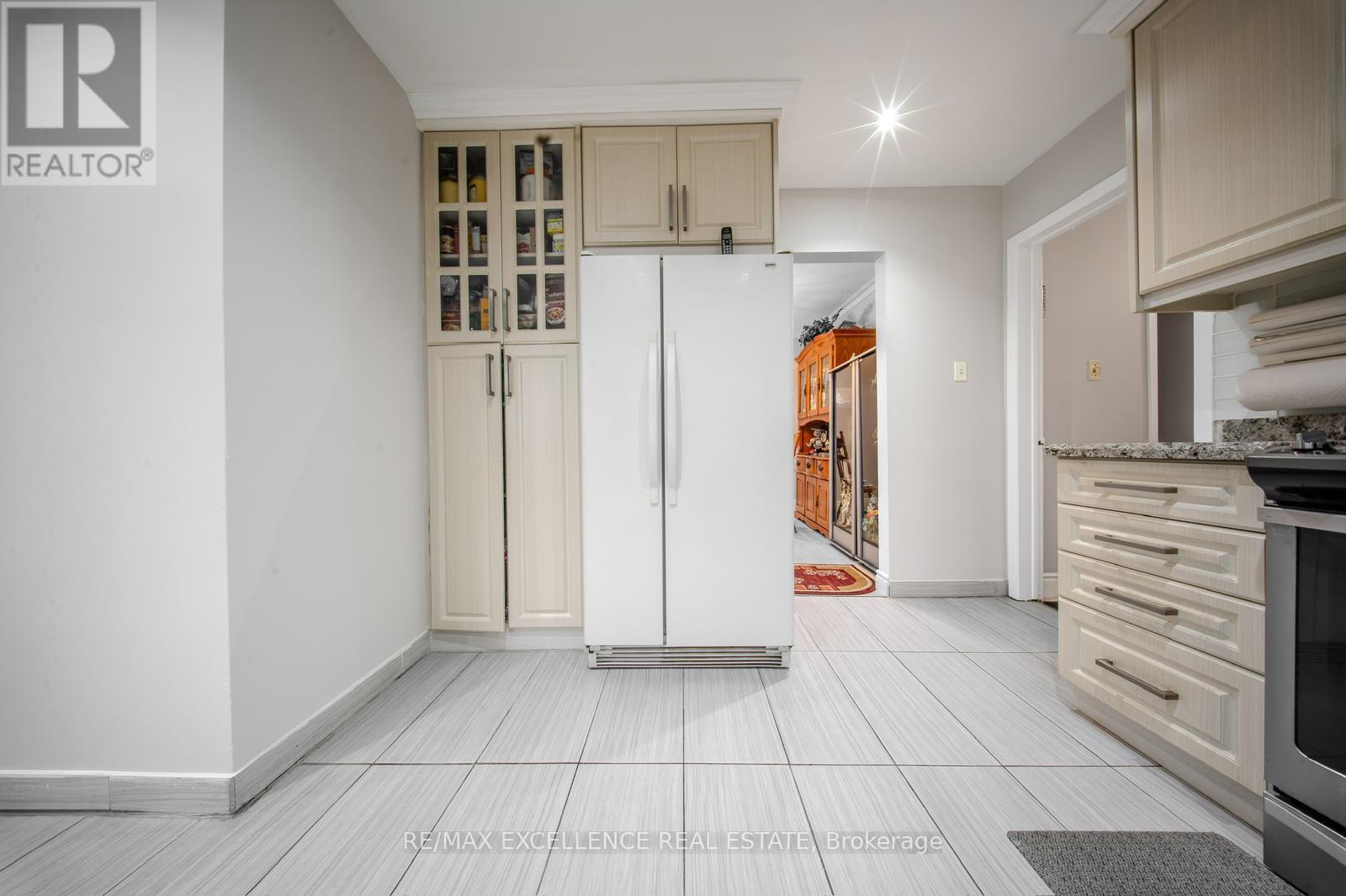 7246 Reindeer Drive, Mississauga, Ontario  L4T 2M7 - Photo 11 - W12434182