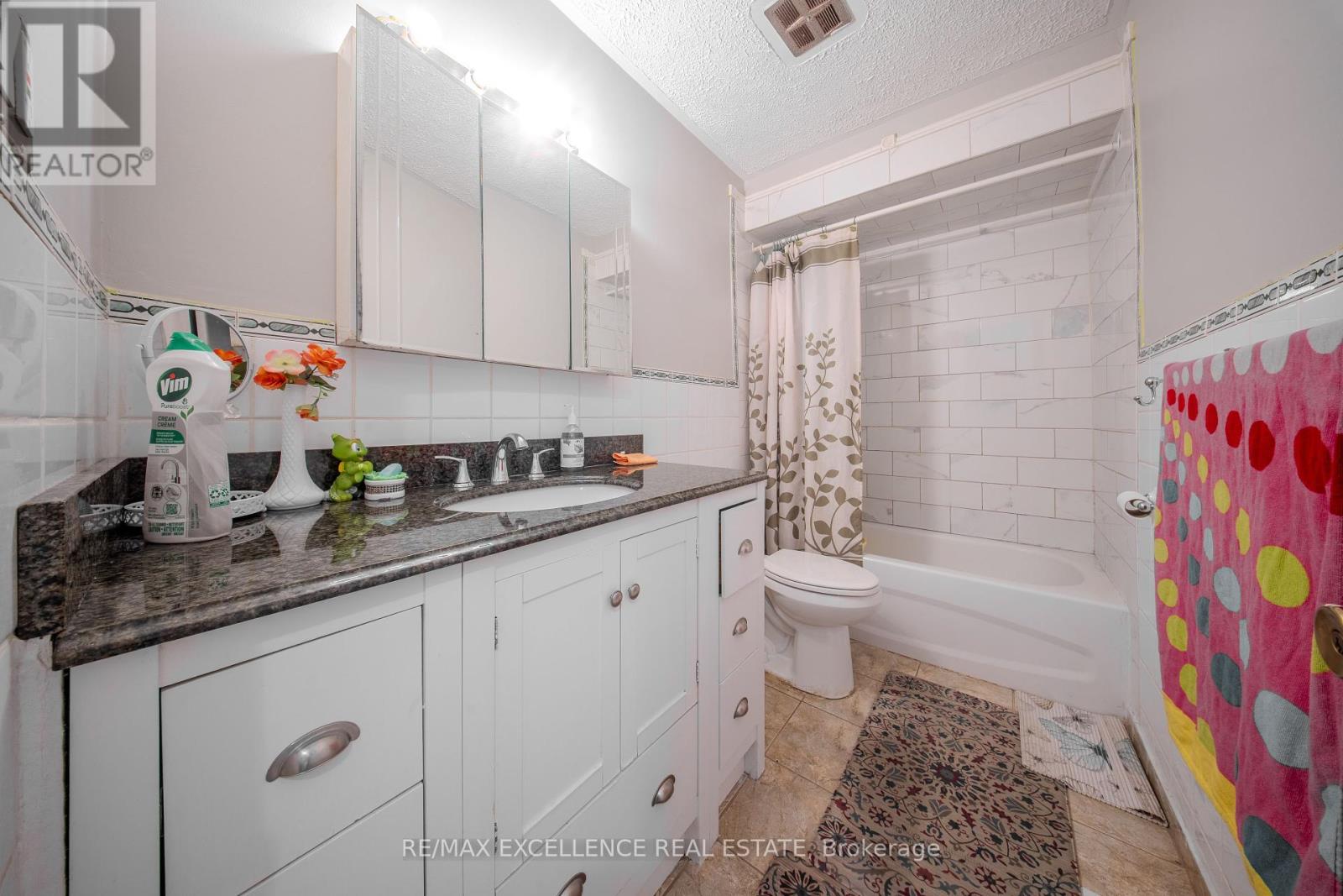 7246 Reindeer Drive, Mississauga, Ontario  L4T 2M7 - Photo 13 - W12434182