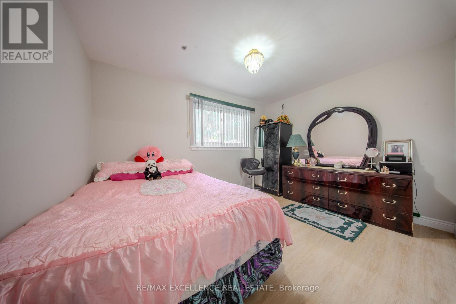 7246 Reindeer Drive, Mississauga, Ontario  L4T 2M7 - Photo 15 - W12434182