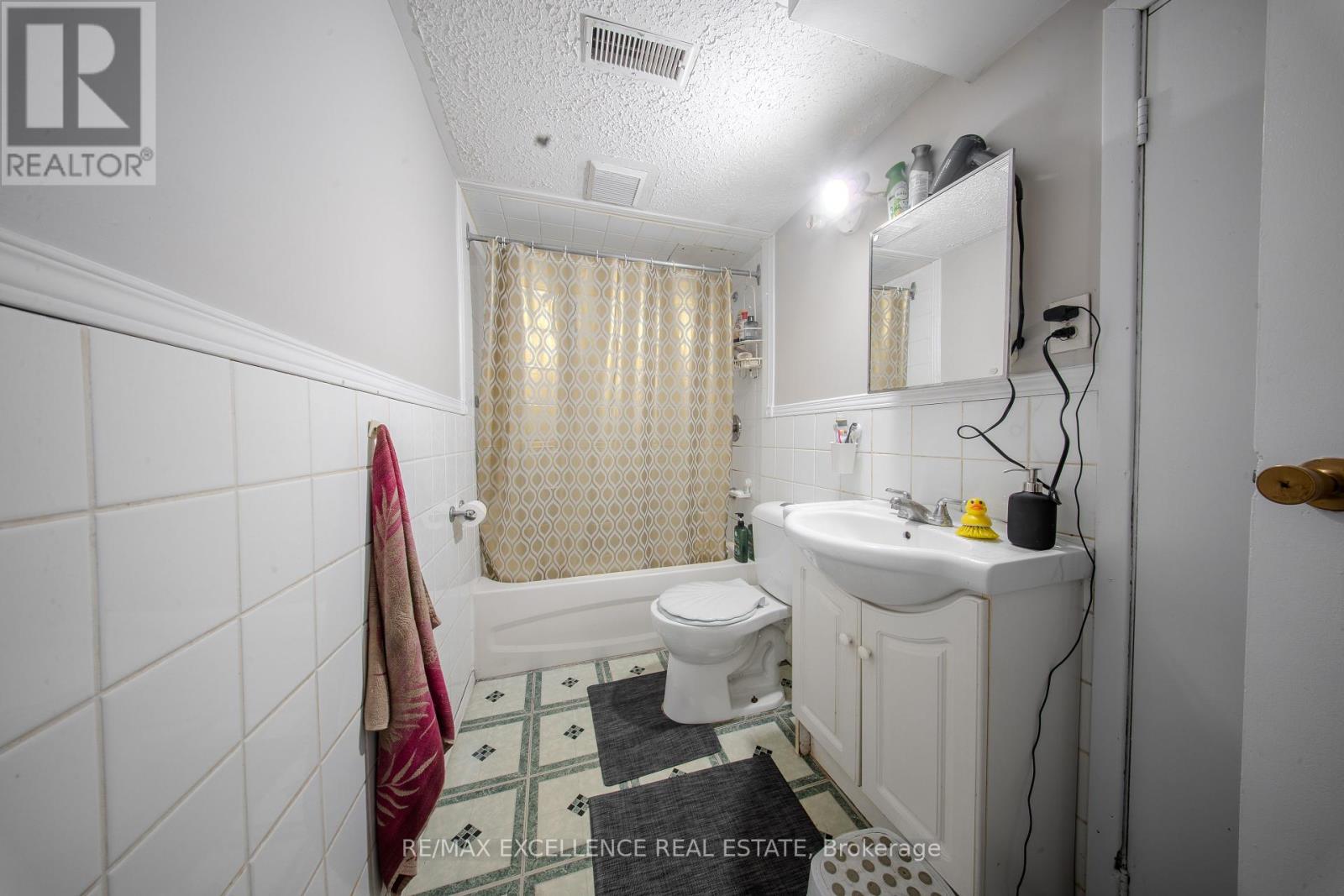 7246 Reindeer Drive, Mississauga, Ontario  L4T 2M7 - Photo 27 - W12434182