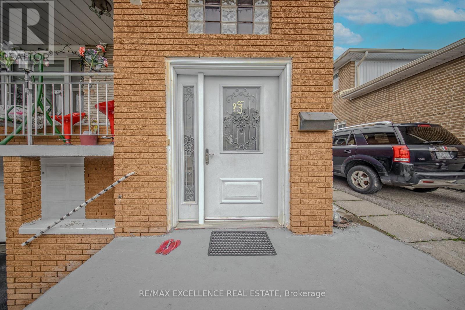 7246 Reindeer Drive, Mississauga, Ontario  L4T 2M7 - Photo 3 - W12434182