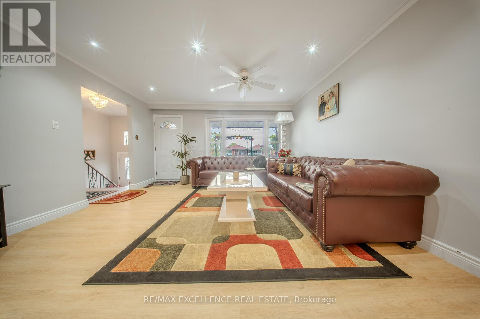 7246 Reindeer Drive, Mississauga, Ontario  L4T 2M7 - Photo 6 - W12434182