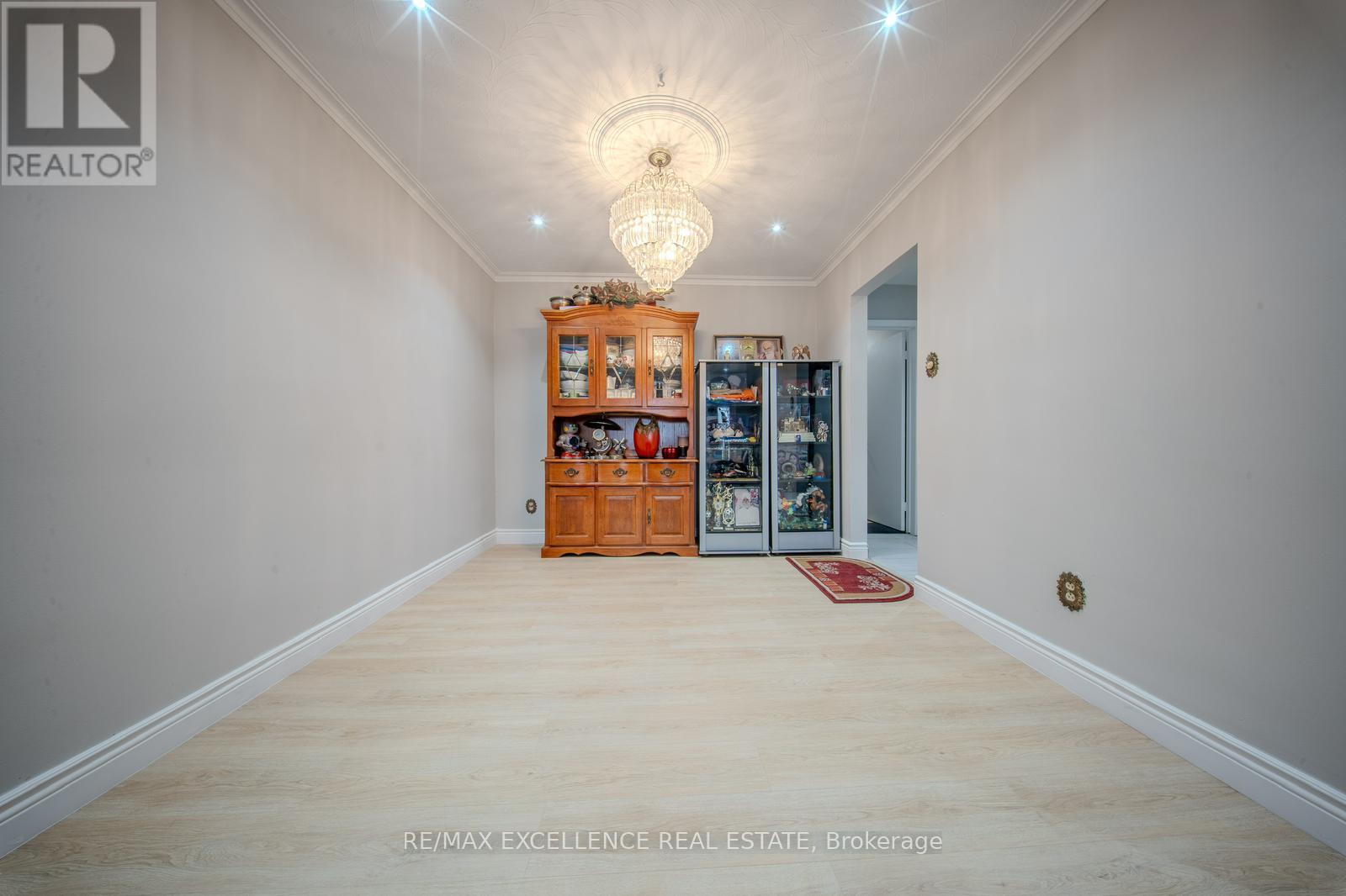 7246 Reindeer Drive, Mississauga, Ontario  L4T 2M7 - Photo 7 - W12434182