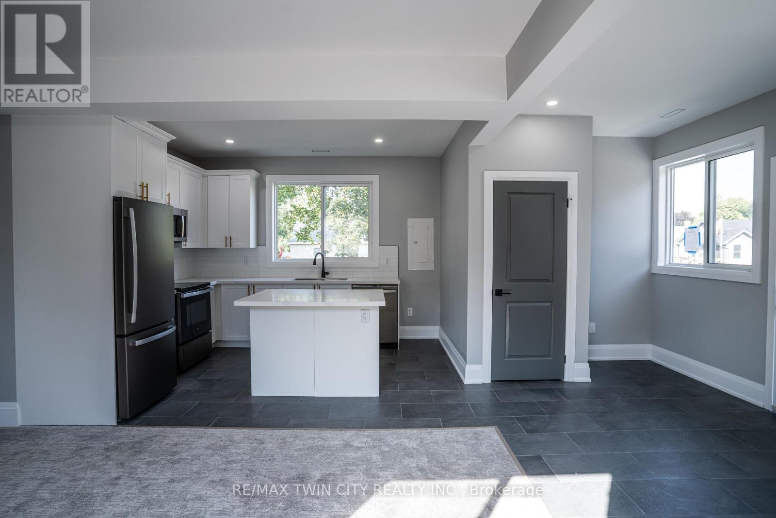 309 Nelson Street, Brantford, Ontario  N3S 4E2 - Photo 6 - X12439033
