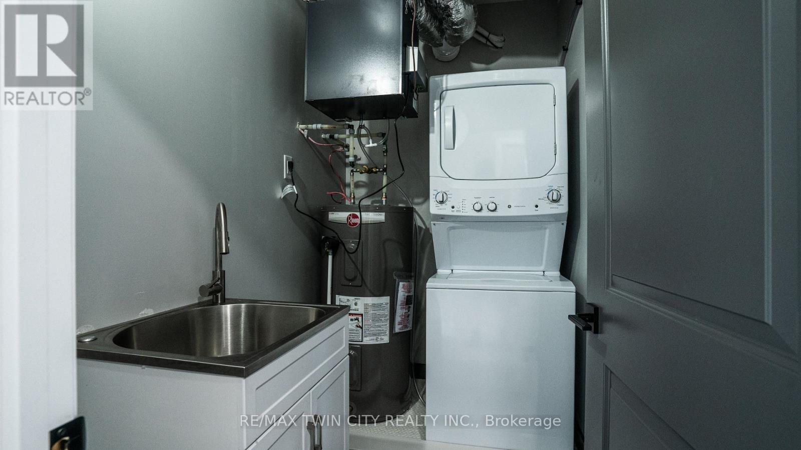 309 Nelson Street, Brantford, Ontario  N3S 4E2 - Photo 8 - X12439033