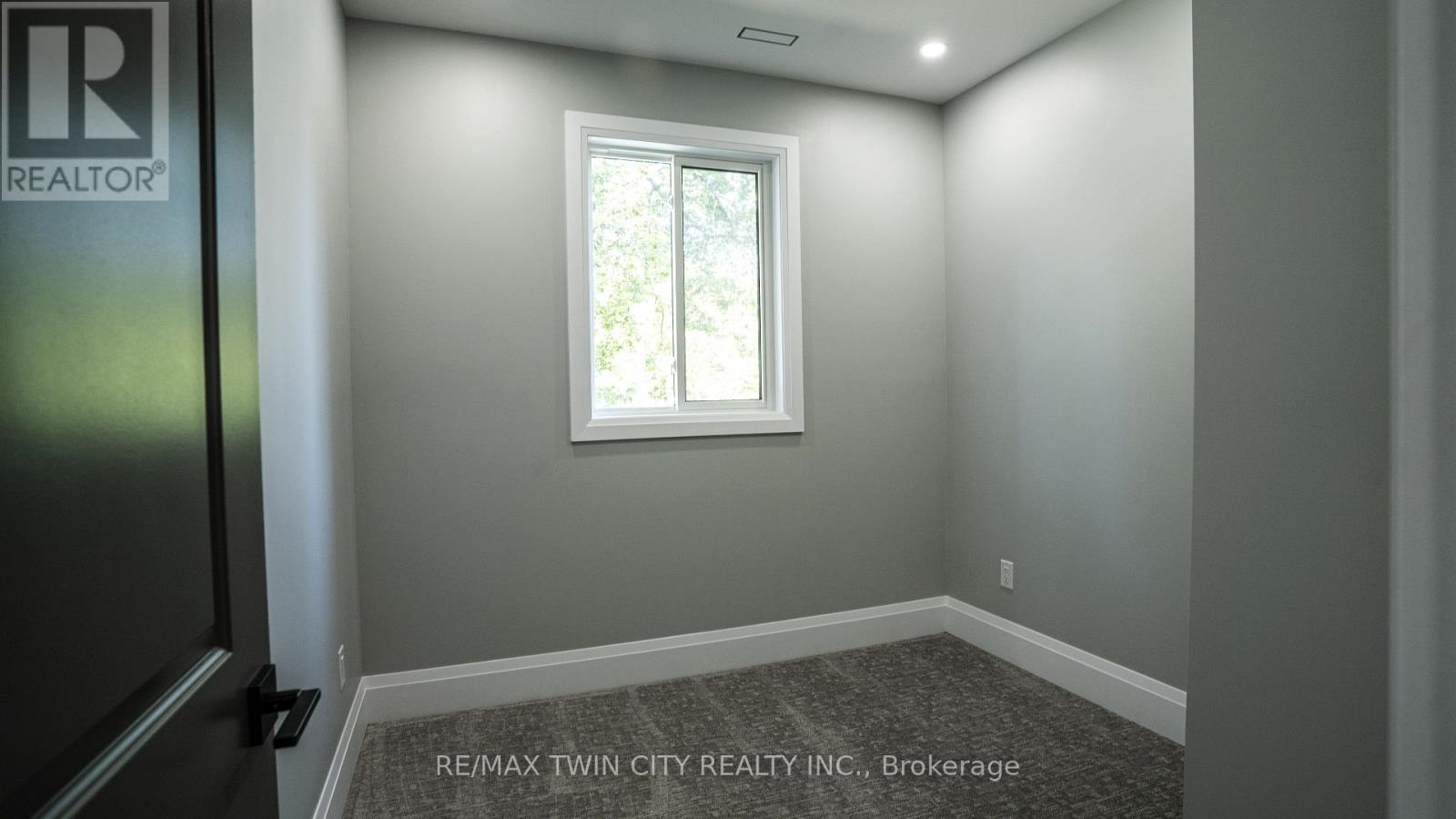 309 Nelson Street, Brantford, Ontario  N3S 4E2 - Photo 9 - X12439033