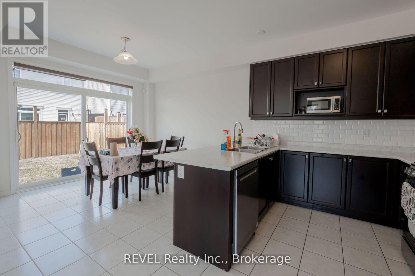 8797 Pawpaw Lane, Niagara Falls (Brown), Ontario  L2H 3S4 - Photo 8 - X12439053