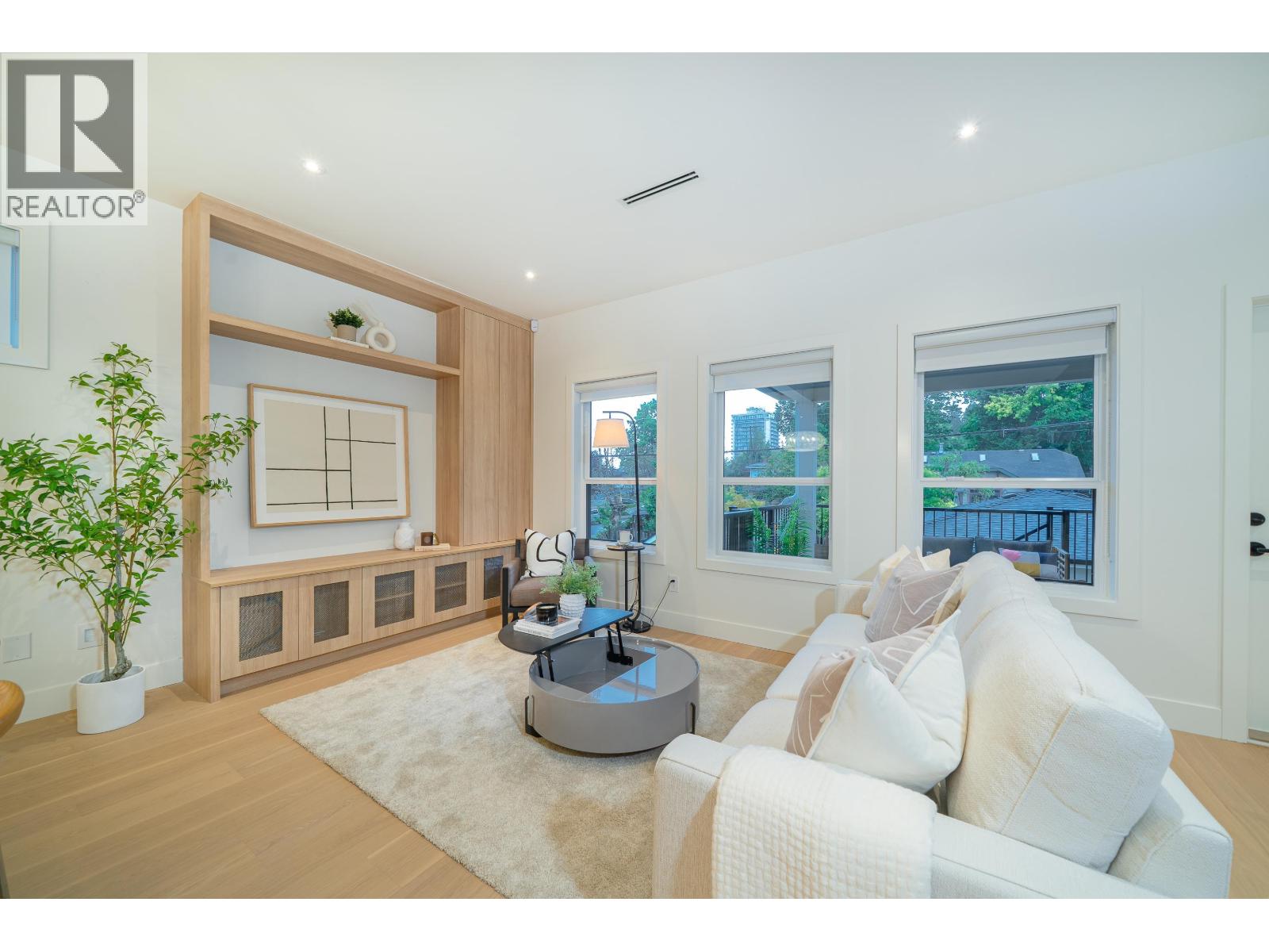 3815 Oxford Street, Burnaby, British Columbia  V5C 1C2 - Photo 5 - R3054180