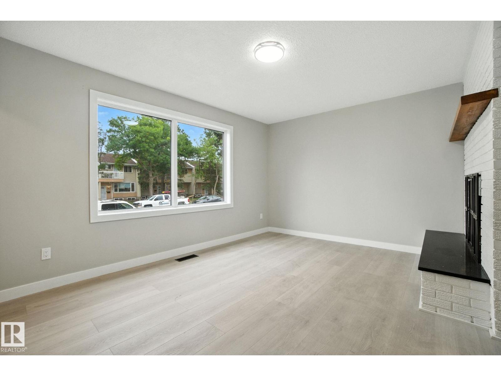 13218 81 St Nw, Edmonton, Alberta  T5C 1N7 - Photo 4 - E4460352