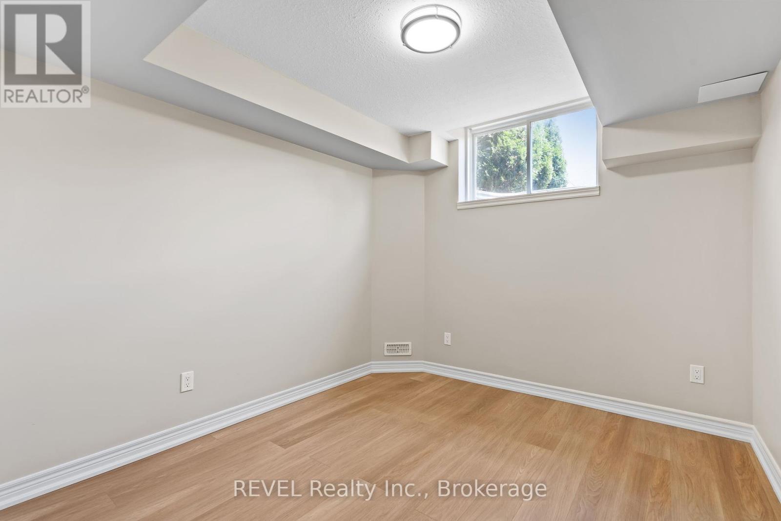 124 Roselawn Crescent, Welland (Coyle Creek), Ontario  L3C 0B7 - Photo 23 - X12439078