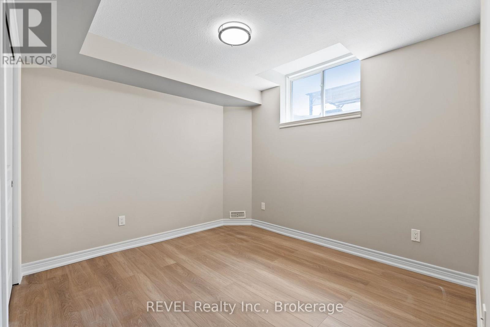 124 Roselawn Crescent, Welland (Coyle Creek), Ontario  L3C 0B7 - Photo 24 - X12439078