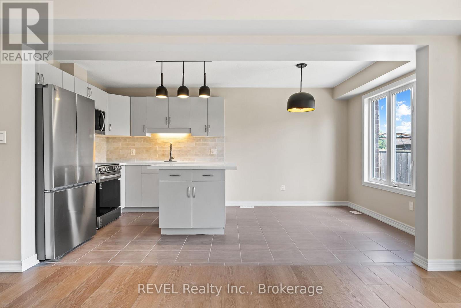 124 Roselawn Crescent, Welland (Coyle Creek), Ontario  L3C 0B7 - Photo 8 - X12439078