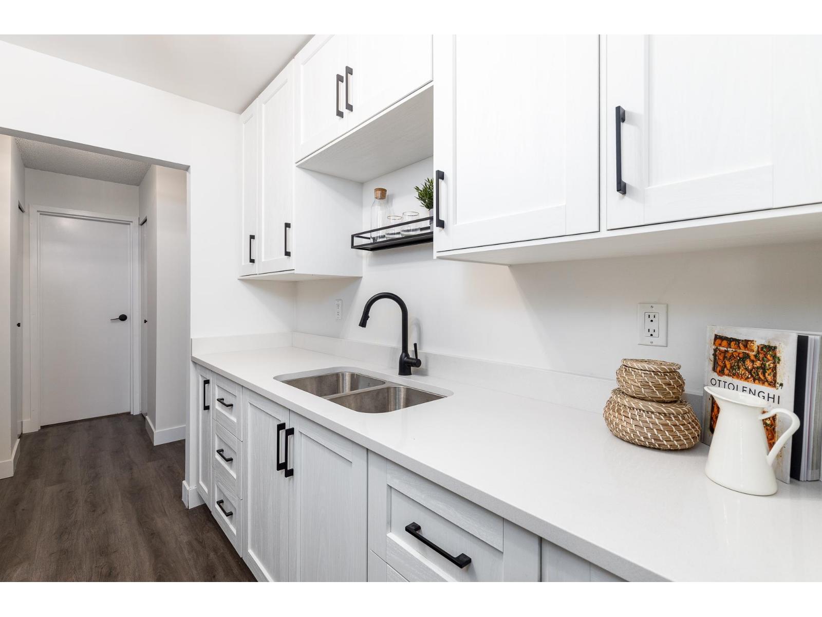 202 5700 200 STREET, Langley, British Columbia