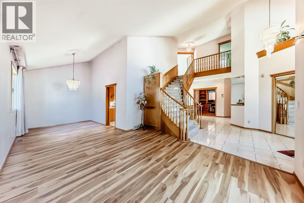 17 Santana Manor Nw, Calgary, Alberta  T3K 3M4 - Photo 1 - A2260143