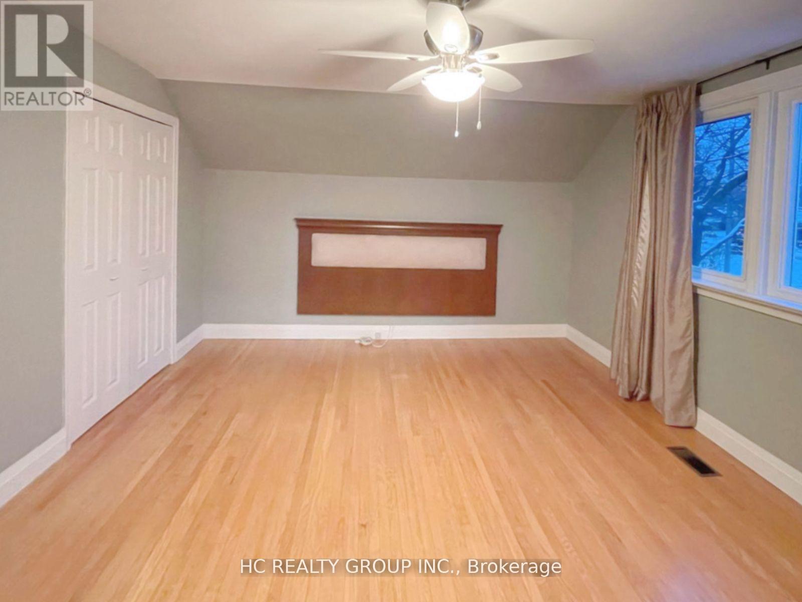 Upper - 53 Treverton Drive, Toronto, Ontario  M1K 3S5 - Photo 11 - E12439076