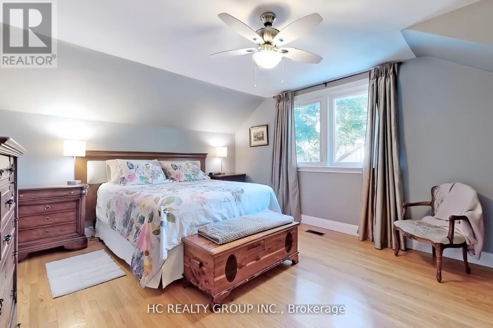 Upper - 53 Treverton Drive, Toronto, Ontario  M1K 3S5 - Photo 12 - E12439076